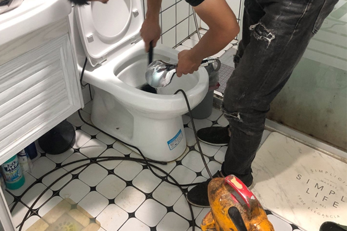 乐陵马桶堵塞自己疏通还是找师傅？专业上门服务让你省时更省心